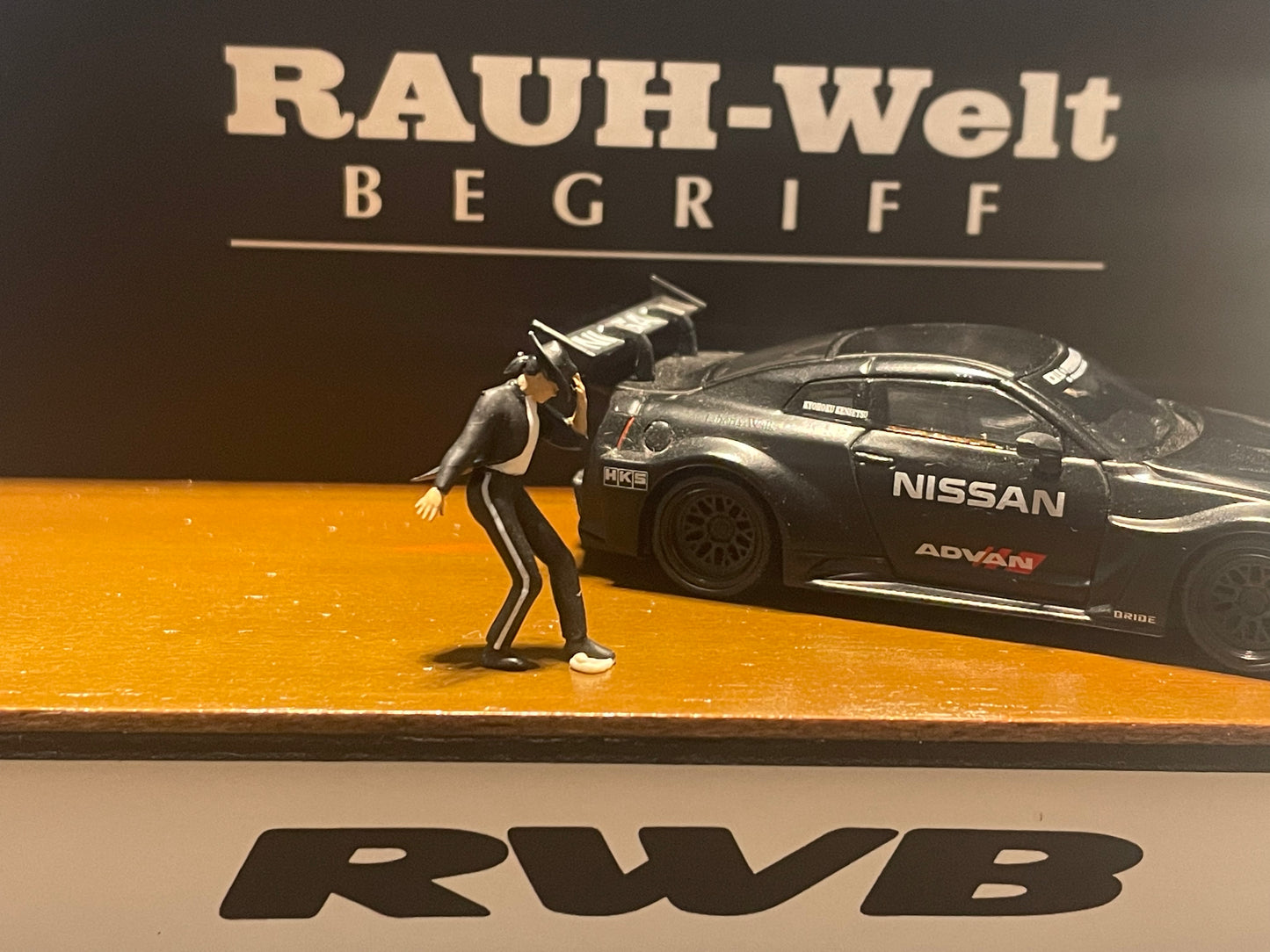 XCARTOYS - Pop Race - 1:64 PORSCHE 992 STINGER GTR CARBON EDITION Collection de voitures noires - S13-01