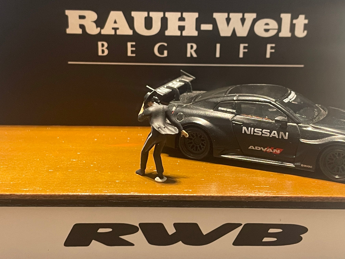 XCARTOYS - Pop Race - 1:64 PORSCHE 992 STINGER GTR CARBON EDITION Collection de voitures noires - S13-01