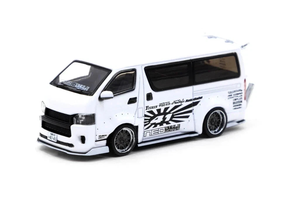 Tarmac Works 1:64 Toyota Hiace Widebody White - T64-038-WH