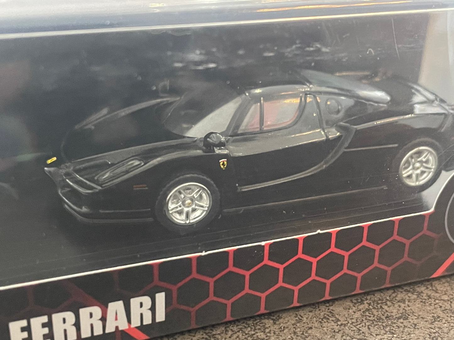 MINIDREAM - 1:64 FERRARI ENZO - BLACK - MODEL CARS UK