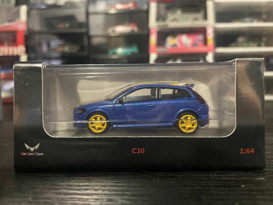 [PRÉCOMMANDE] DCT - Modèle réduit Volvo C30 1/64 - BLEU (BARRE JAUNE) 