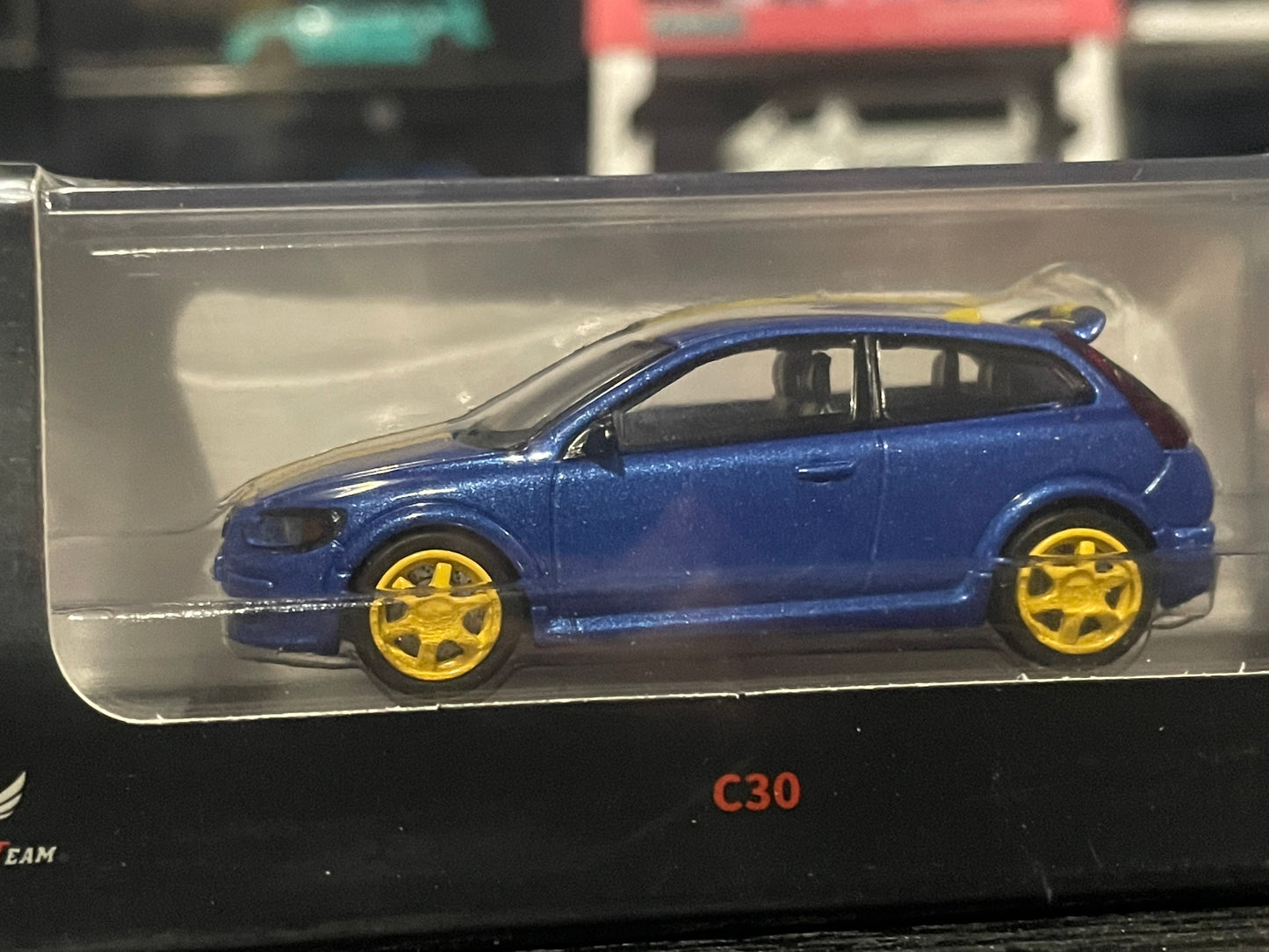 [PRÉCOMMANDE] DCT - Modèle réduit Volvo C30 1/64 - BLEU (BARRE JAUNE) 