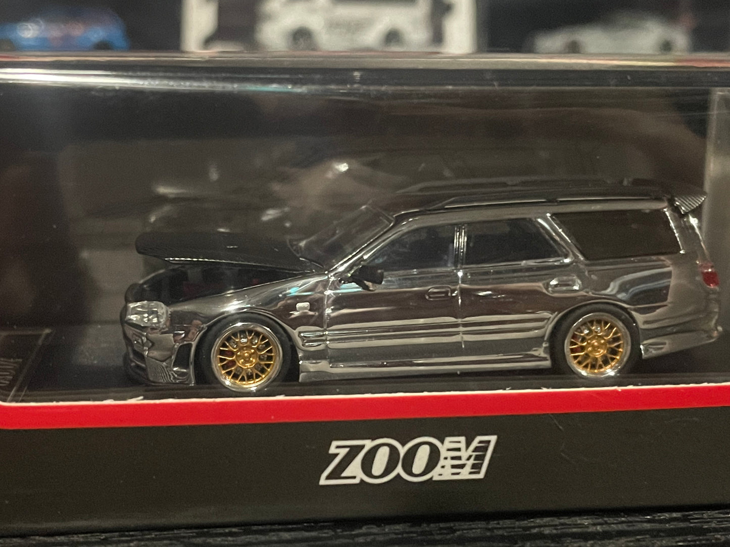 ZOOM - 1/64 Stagea 1st generation WC34 260RS station wagon - Chrome Silver