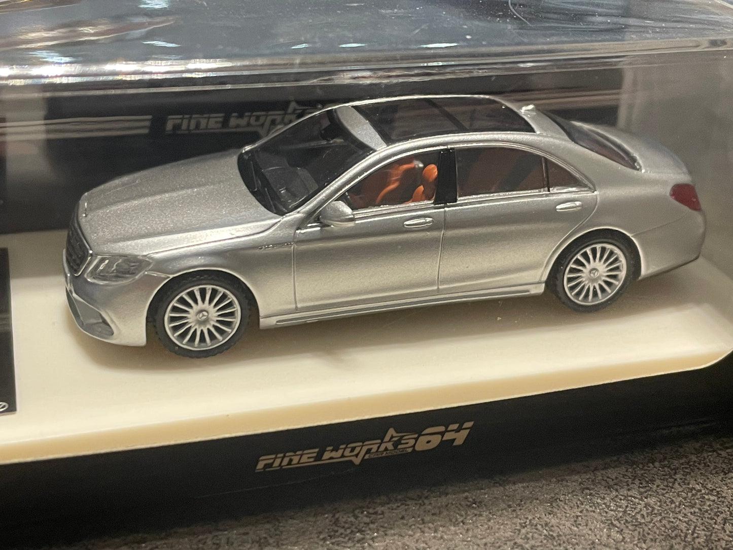 Fine Model - 1:64 Mercedes-Benz S65 W222 alloy car model - WHITE