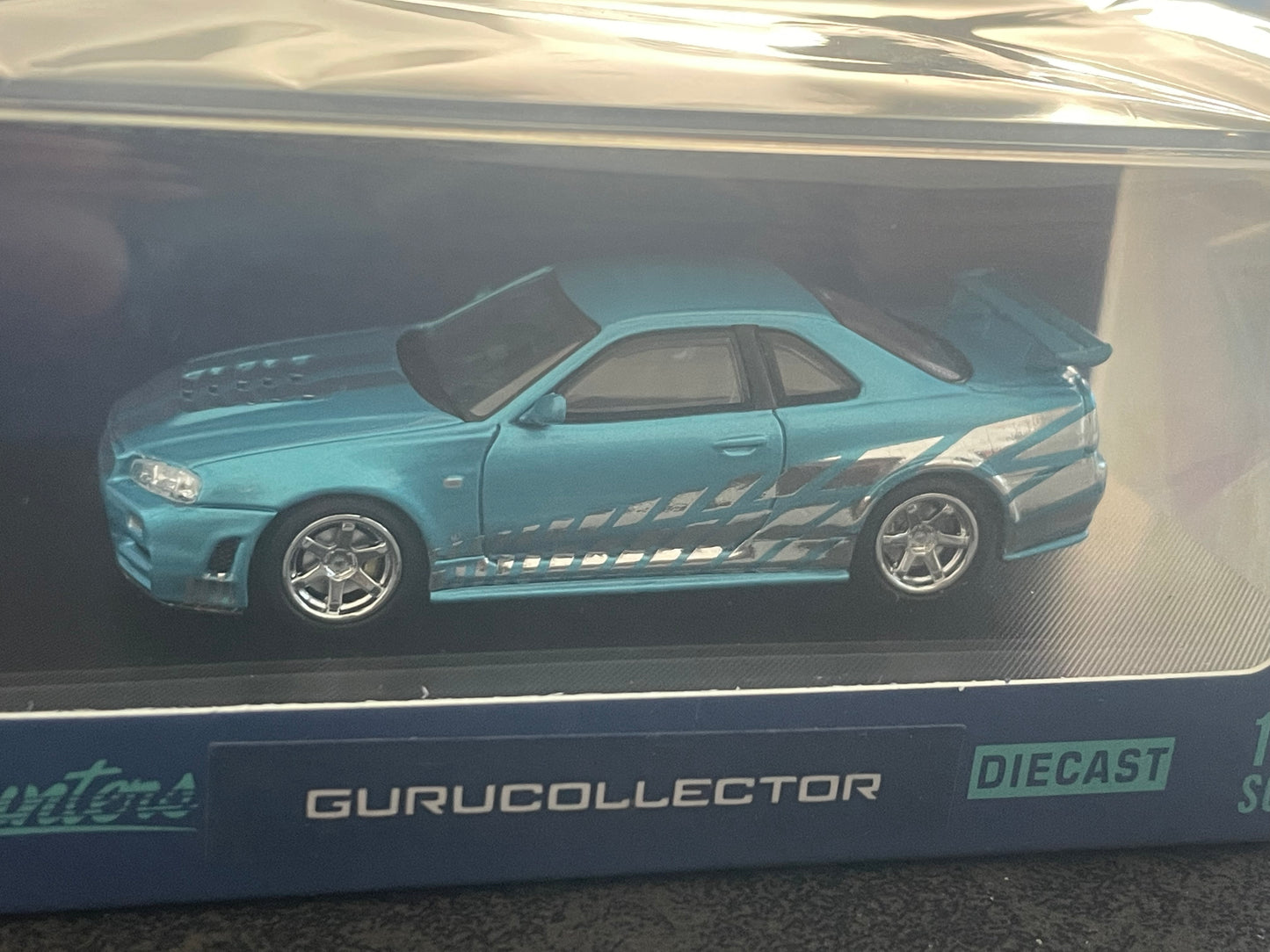 [PRESORDER] Stance Hunters SH 1/64 - Modelo diecast Gurucollector Skyline GTR R34 Chrome Blue.