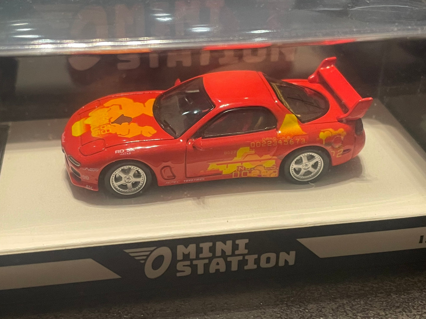 [ PRÉCOMMANDE ] Mini Station - 1/64 RX-7 Orange Fast &amp; Furious diecast model - figurine ver (FIGURE + VOITURE )