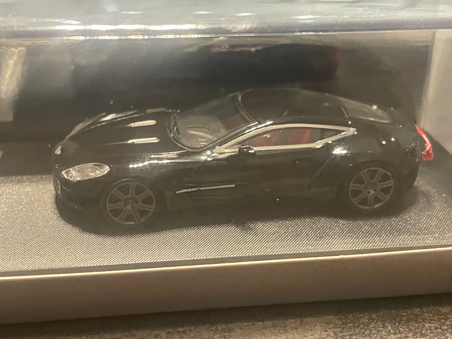 MJ - 1/64 Aston Martin ONE77 diecast model car - Black