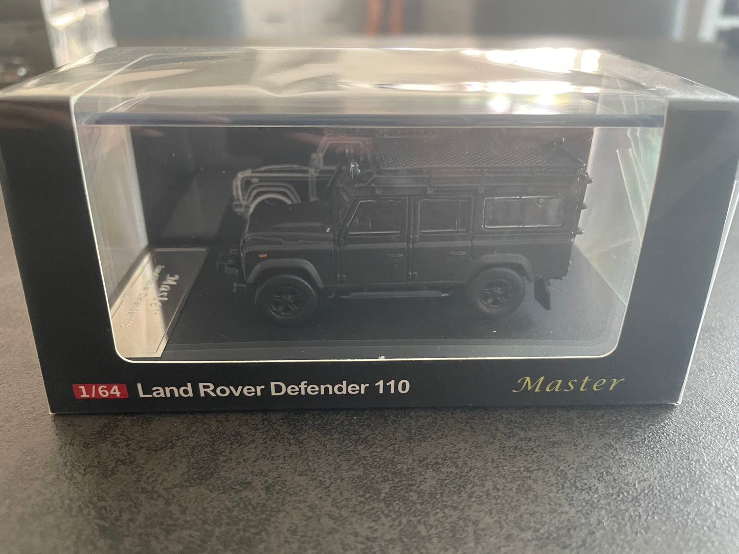 Master - 1/64 LandRover Defender 110 diecast model car - Matte Black with parts