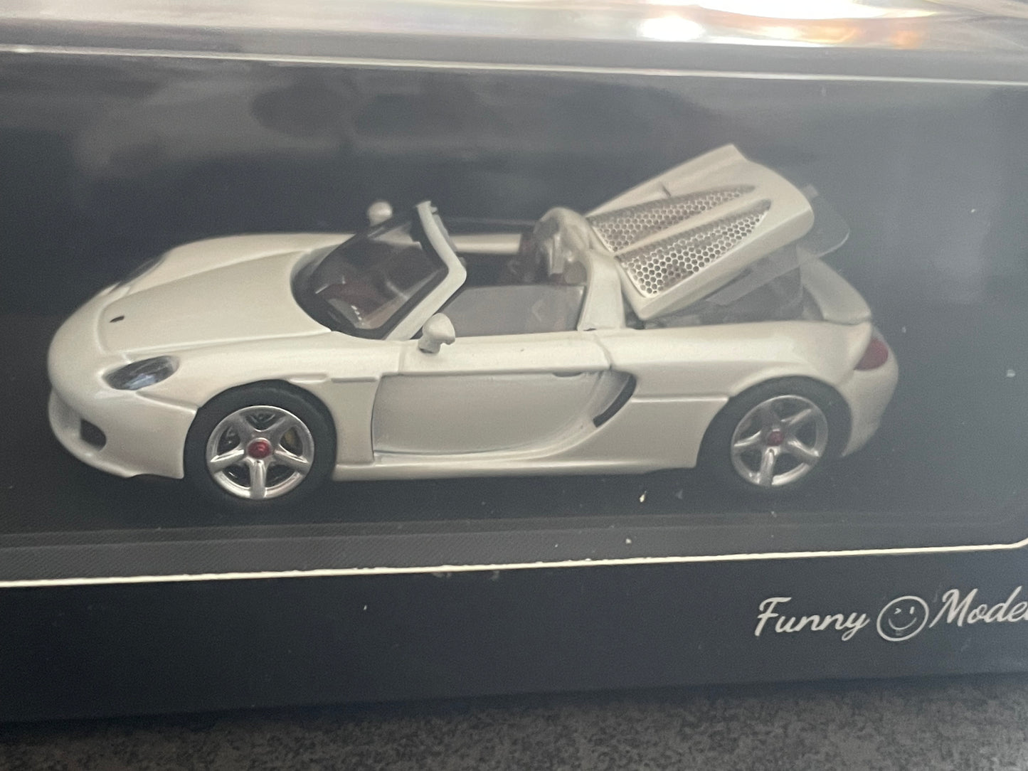 Funny Model - 1/64 Porsche Cerrera GT diecast model car - Pearl White