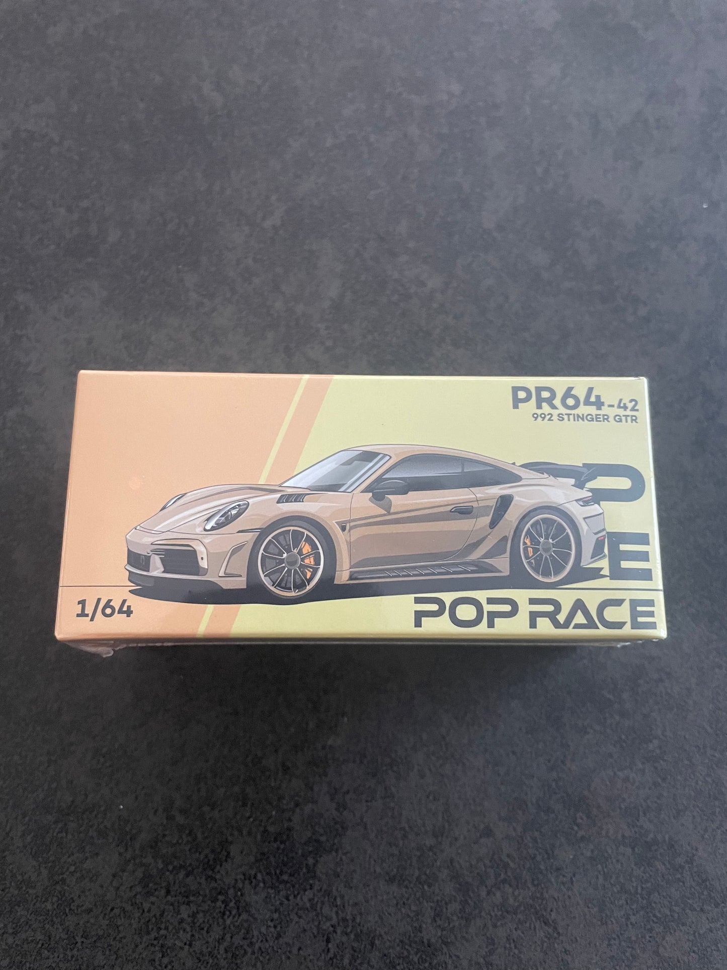 POP RACE - 1/64 STINGER 992 GOLD - PR640042