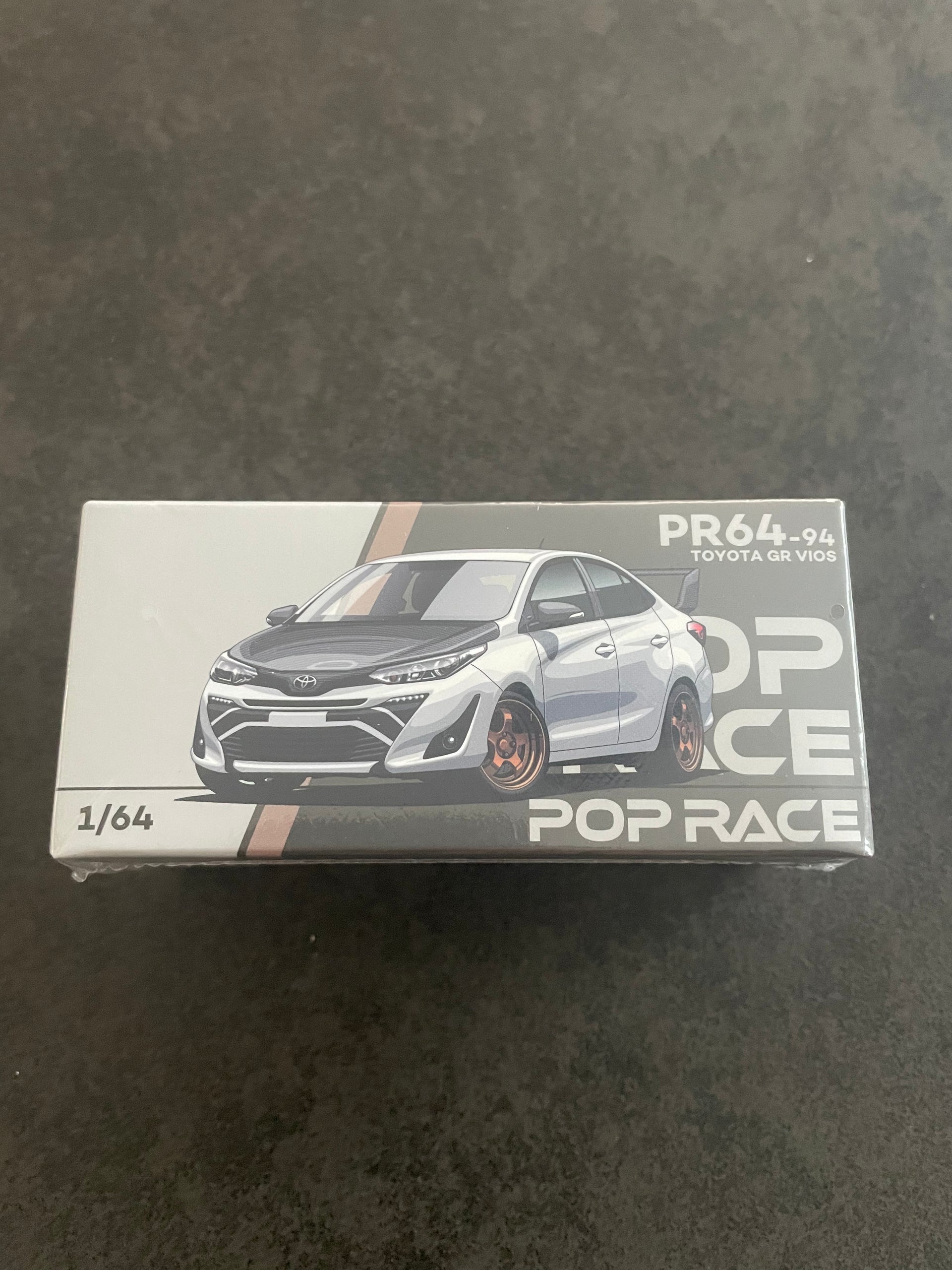 [PREORDEN] POP ​​RACE - 1/64 TOYOTA GR VIOS BLANCO 