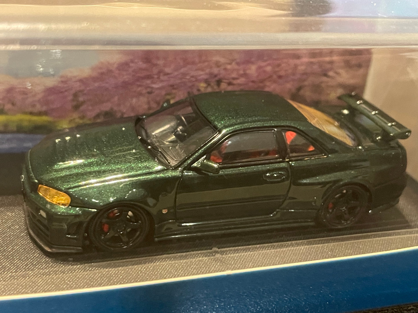 Fuji - 1:64 Skyline GT-R R34，Nismo Z-Tune diecast model - CRS Dark Green(yellow light original wing)