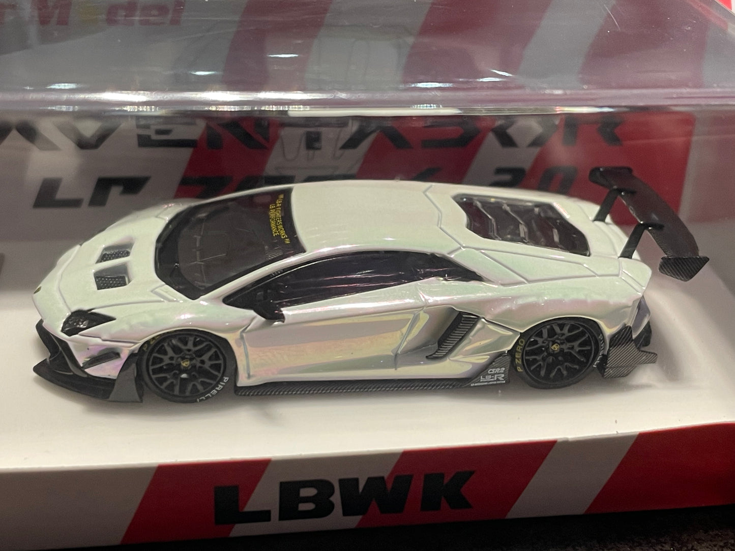 Star Model 1/64 - Liberty Walk Aventador LP700-4 LBWK 2.0 diecast Model - Chrome Rainbow White