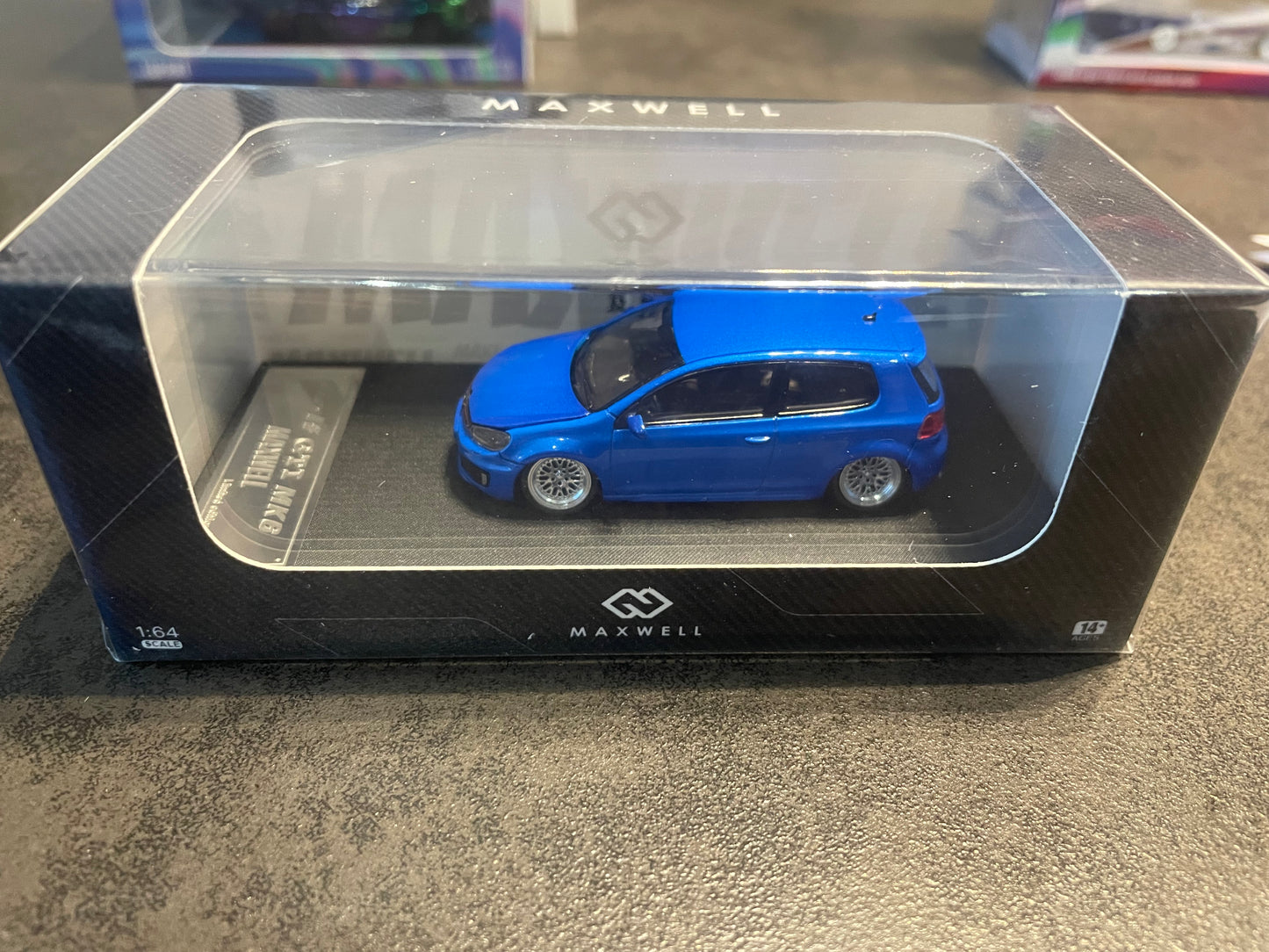 Maxwell - 1:64 GOLF GTI MK6 Diecast model car - Blue Lowride