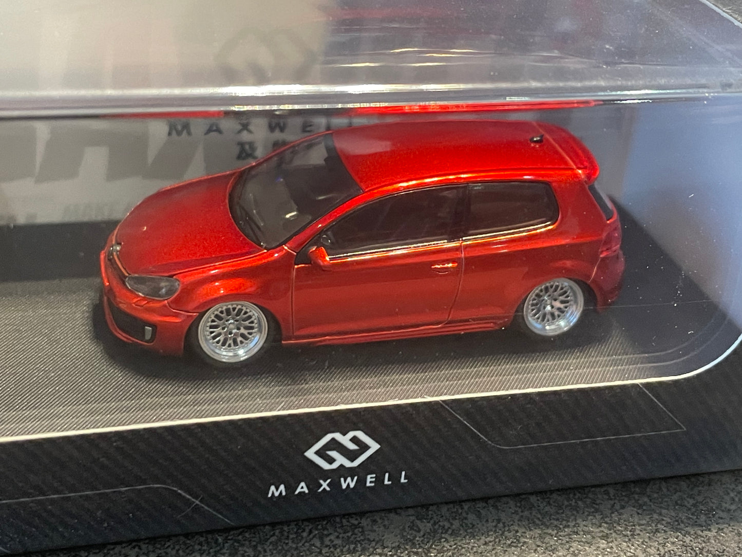 Maxwell - 1:64 GOLF GTI MK6 Diecast model car - Metal red Lowride