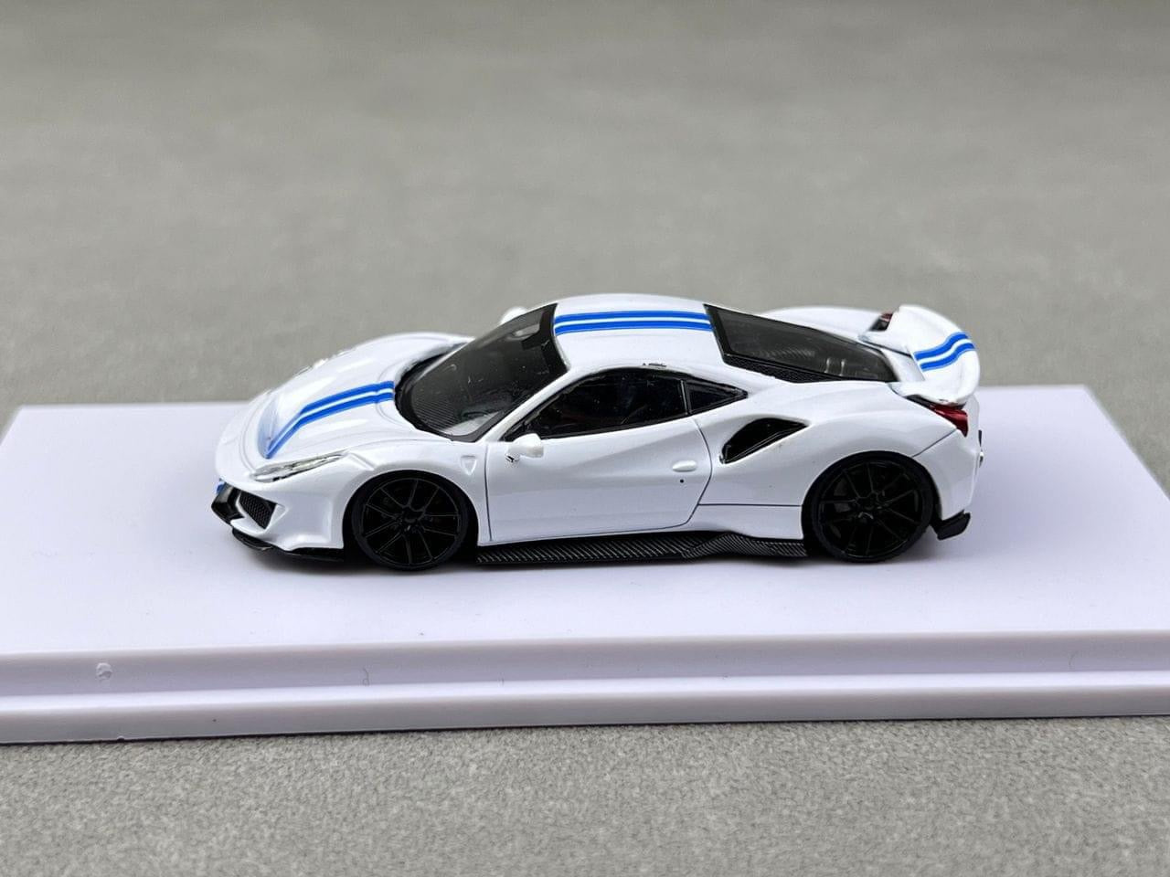 [ PREORDER ] DCM - 1/64 Ferrari Novitec 488 Pista diecast model car - pure white and blue stripes - MODEL CAR UKMODEL CAR#INNO64##TARMAC##diecast_model#