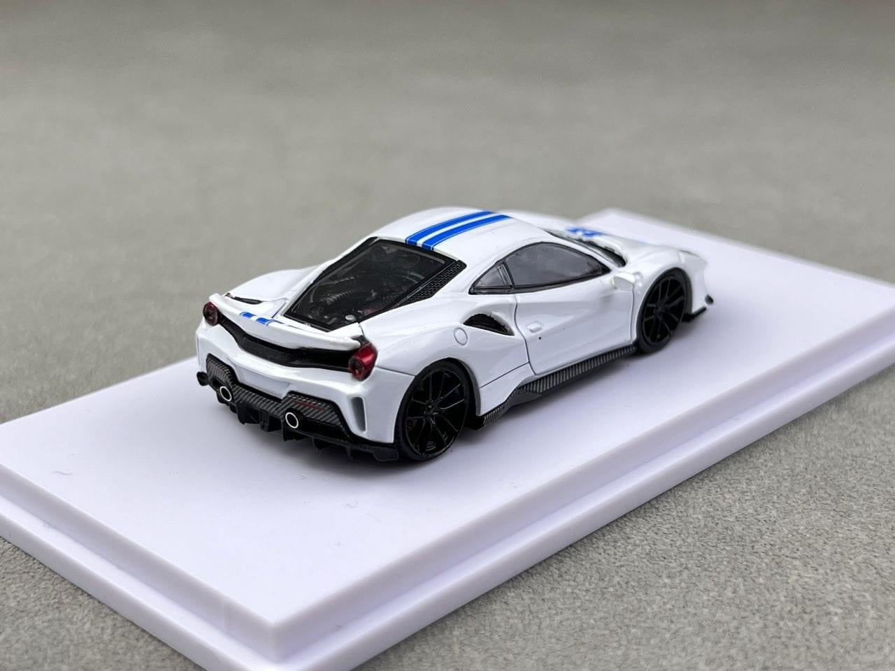 [ PREORDER ] DCM - 1/64 Ferrari Novitec 488 Pista diecast model car - pure white and blue stripes - MODEL CAR UKMODEL CAR#INNO64##TARMAC##diecast_model#