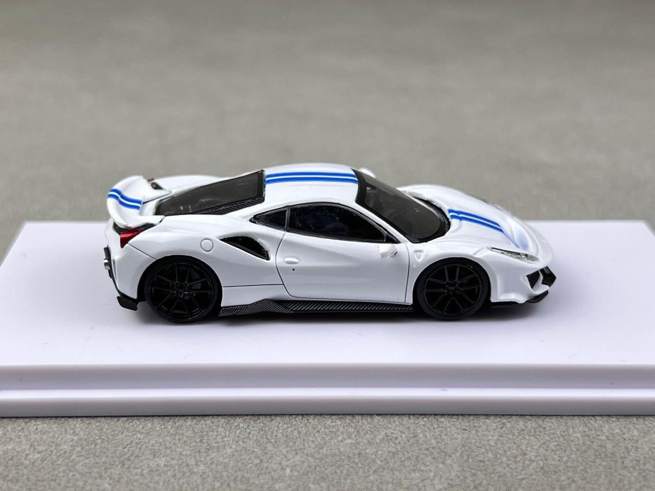 [ PREORDER ] DCM - 1/64 Ferrari Novitec 488 Pista diecast model car - pure white and blue stripes - MODEL CAR UKMODEL CAR#INNO64##TARMAC##diecast_model#