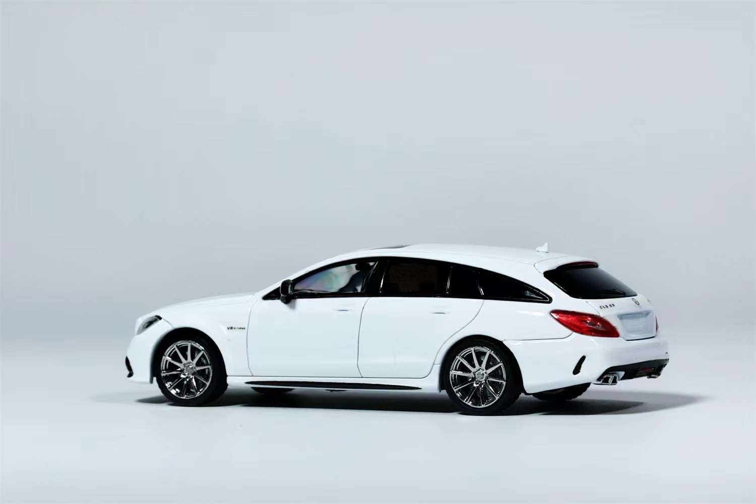 【新品】Kingmodel 1/64 メルセデス S63 CLS63 新品 KING MODEL 1/64 CLS63 Shooting brake Silver, Boost Gear