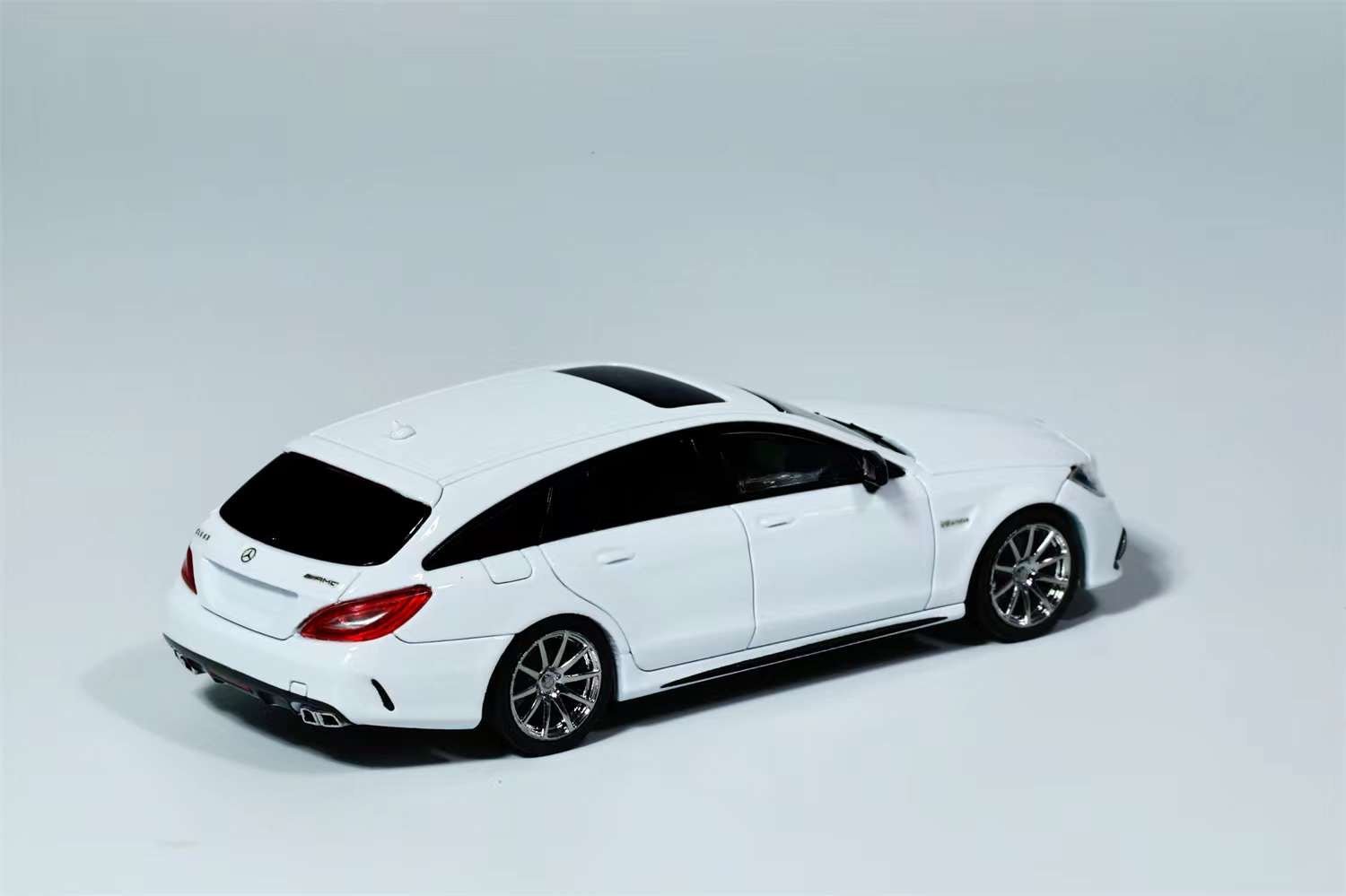 [ PREORDER ] King Model - 1/64 Mercedes - Benz CLS63 Shooting brake diecast model car - WHITE - MODEL CARS UKMODEL CAR#INNO64##TARMAC##diecast_model#