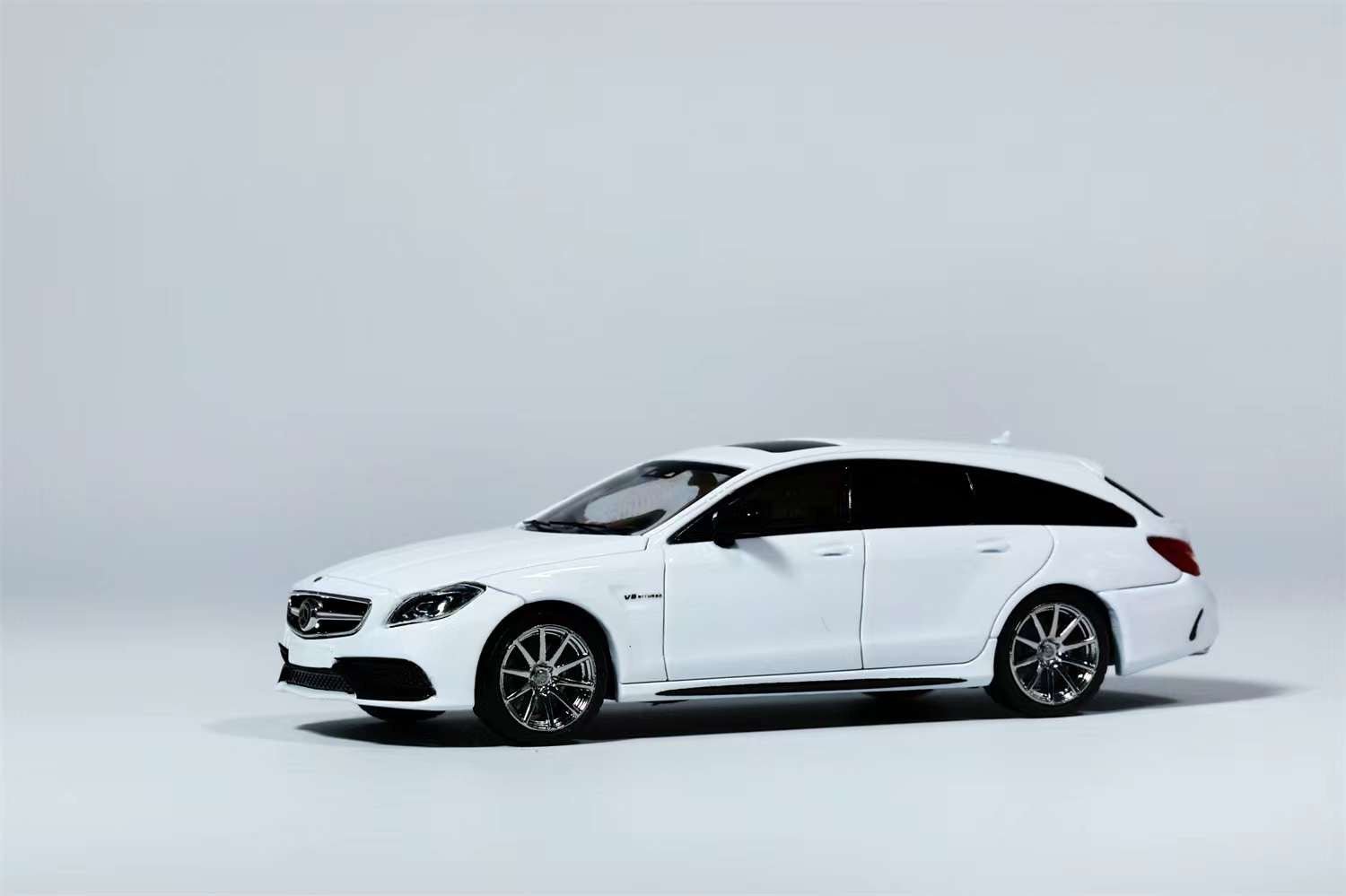 [ PREORDER ] King Model - 1/64 Mercedes - Benz CLS63 Shooting brake diecast model car - WHITE - MODEL CARS UKMODEL CAR#INNO64##TARMAC##diecast_model#