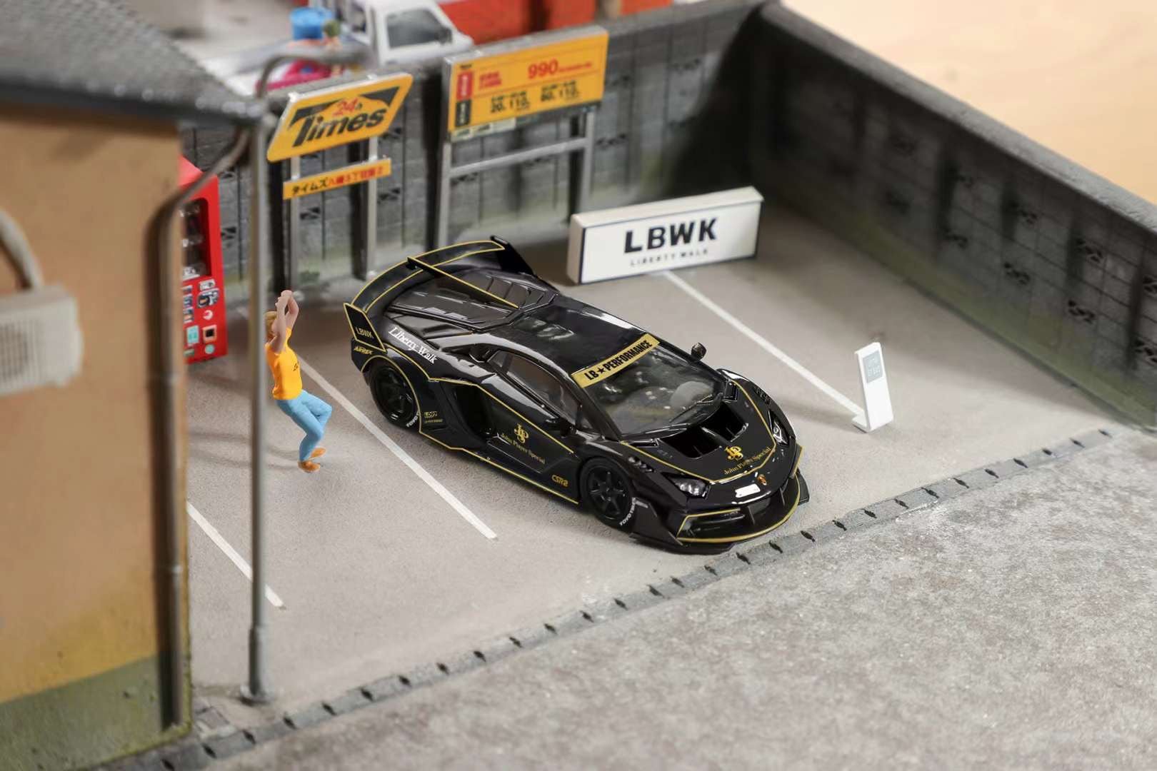 [PREORDER] LBWK - 1/64 LP700-4 LB3.0 Silhouette Works Aventador GT Evo diecast model - JPS Black Gold - MODEL CAR UKMODEL CAR#INNO64##TARMAC##diecast_model#