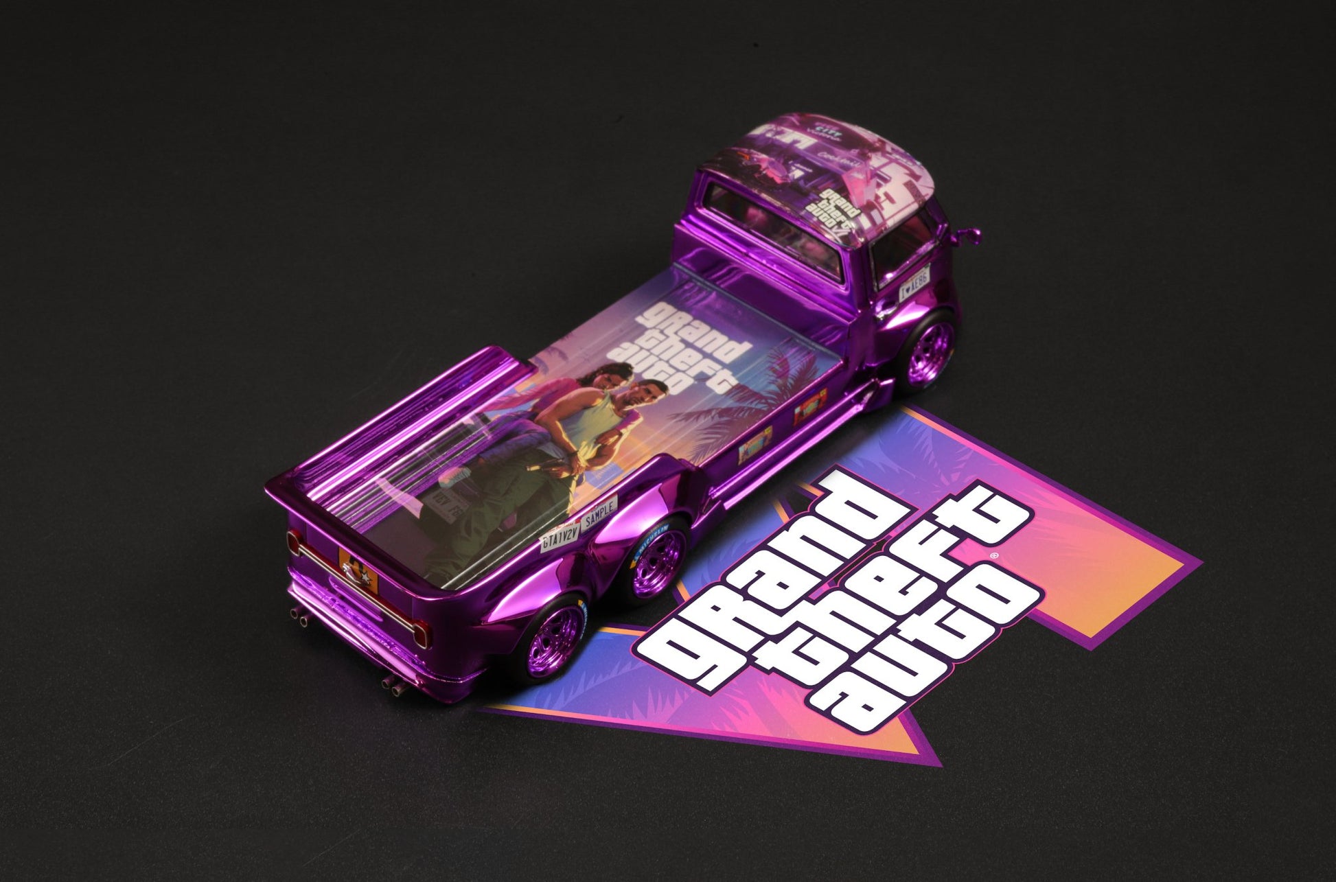 [ PREORDER ] Liberty64 - 1/64 VW T1 TOW TRAILER - LIVERY GTA 6 diecast model car - Chrome purple - MODEL CARS UKMODEL CAR#INNO64##TARMAC##diecast_model#