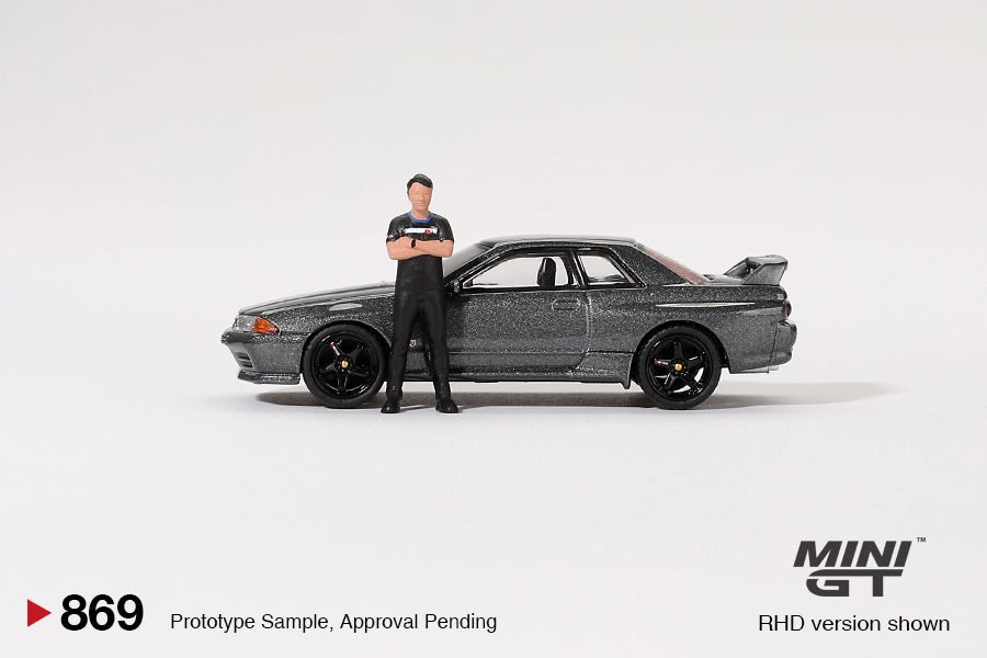 [PREORDER] Mini GT - 1/64 Nissan Skyline GT - R R32 Nismo Gunmetal with Matsuda Figure Tsugio Matsuda Collection - MGT00869 - R - MODEL CARS UKMODEL CAR#INNO64##TARMAC##diecast_model#