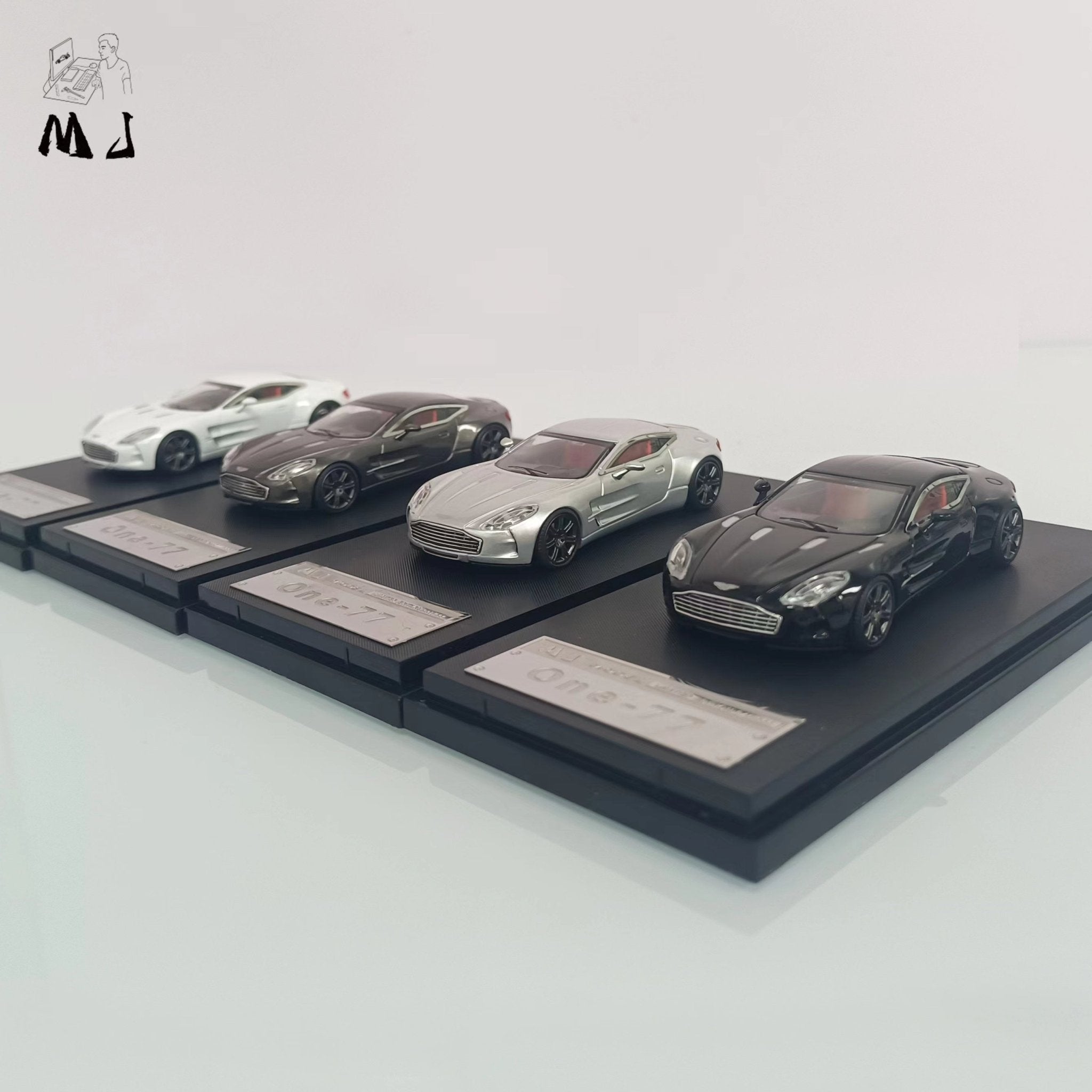 MJ - 1/64 Aston Martin ONE77 diecast model car - Silver