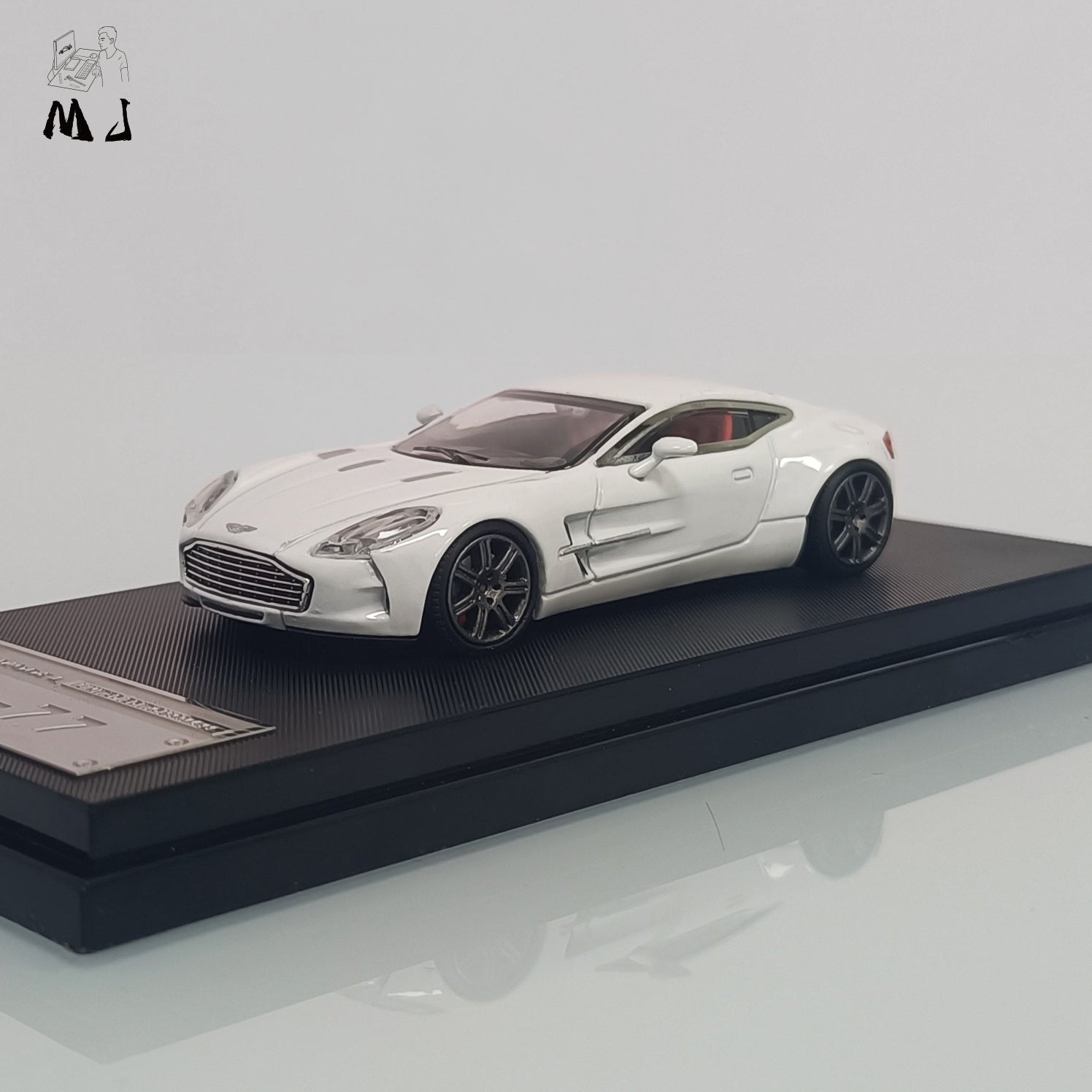 [ PREORDER ] MJ - 1/64 Aston Martin ONE77 diecast model car - White - MODEL CARS UKMODEL CAR#INNO64##TARMAC##diecast_model#